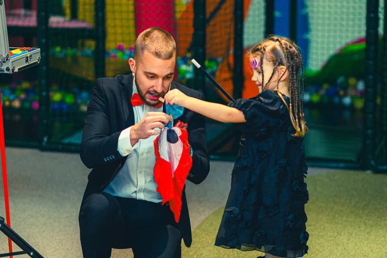 slavljenik na rodjendanu ucestvuje u magicnoj predstavi sa najboljim madjionicarem ivanom medzikom